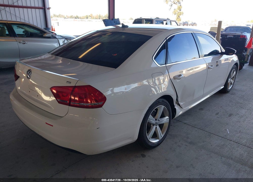 2012 VOLKSWAGEN PASSAT 2.5L SE VIN: 1VWBP7A37CC039822