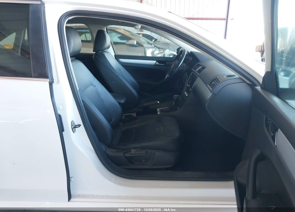 2012 VOLKSWAGEN PASSAT 2.5L SE VIN: 1VWBP7A37CC039822