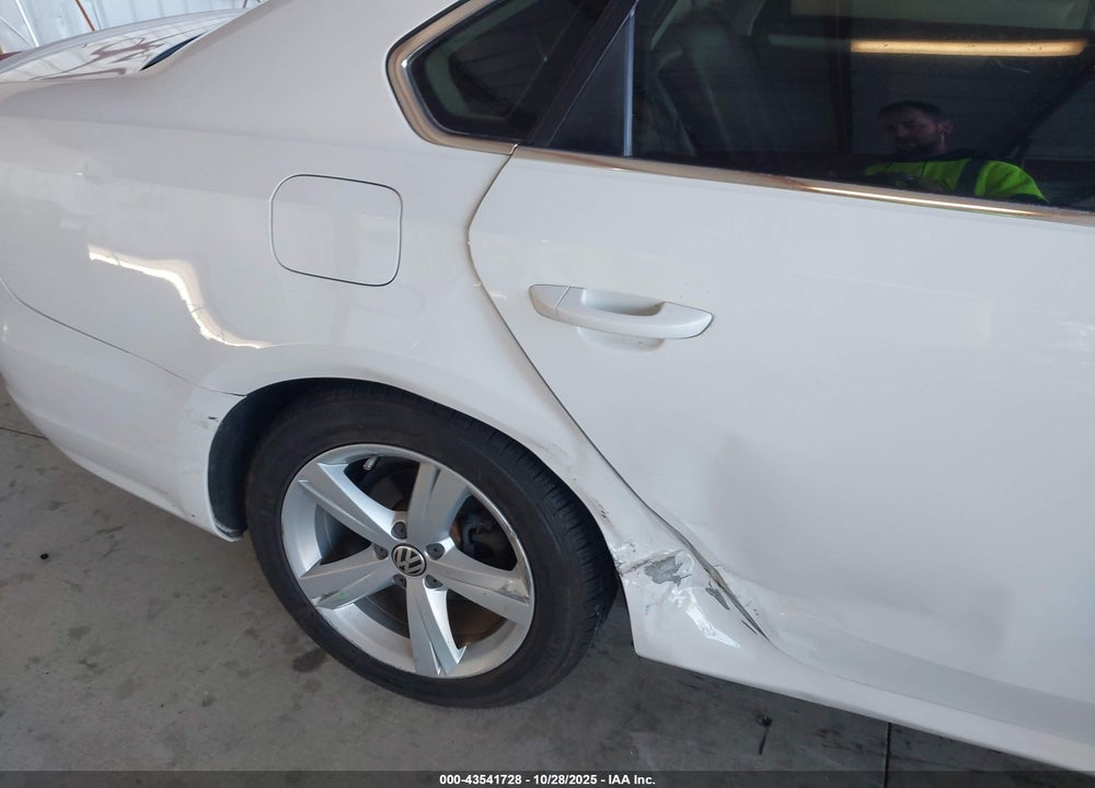 2012 VOLKSWAGEN PASSAT 2.5L SE VIN: 1VWBP7A37CC039822
