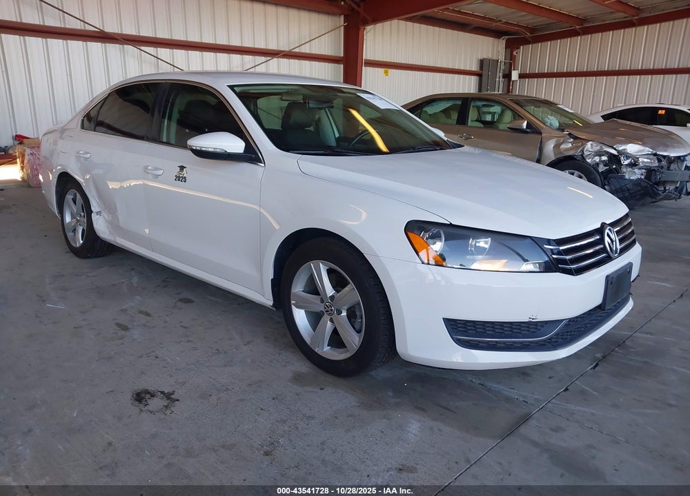 2012 VOLKSWAGEN PASSAT 2.5L SE VIN: 1VWBP7A37CC039822