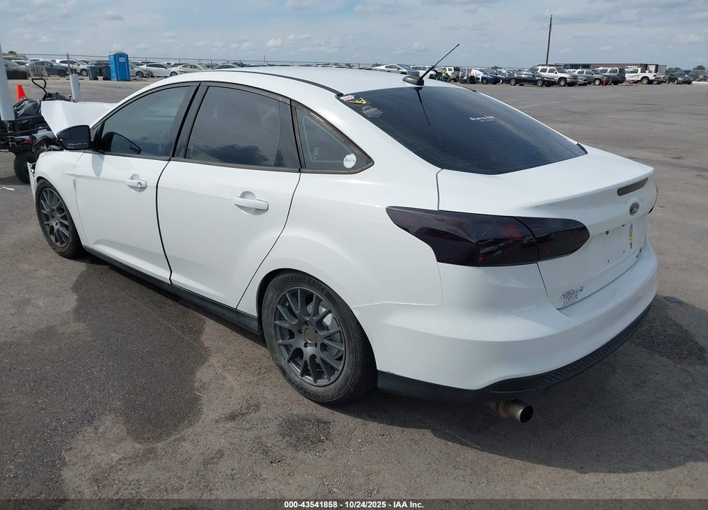2016 FORD FOCUS SE VIN: 1FADP3F21GL231026