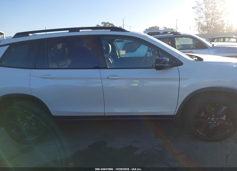 2019 HONDA PASSPORT VIN: 5FNYF8H03KB003550