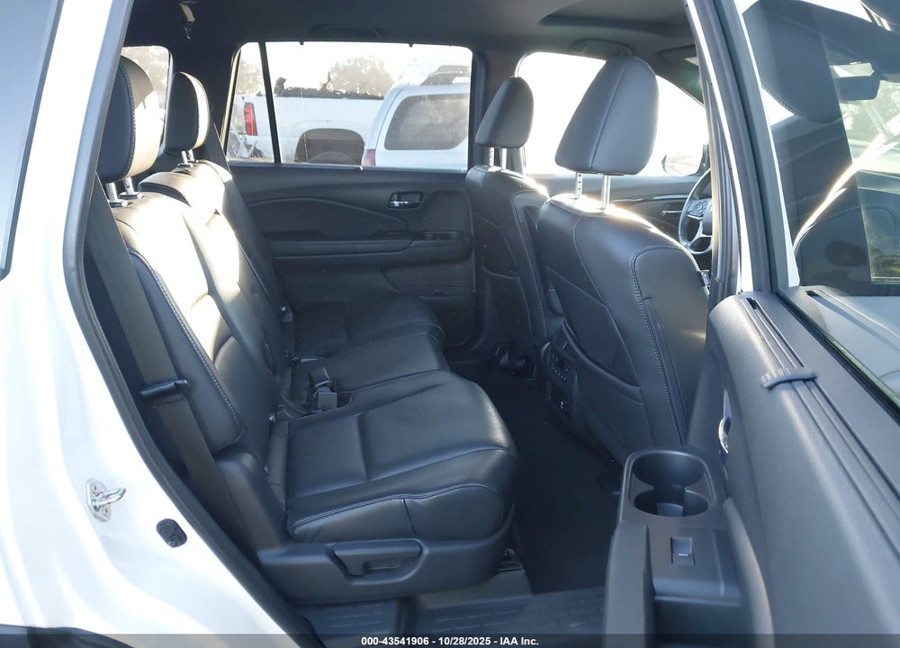 2019 HONDA PASSPORT VIN: 5FNYF8H03KB003550