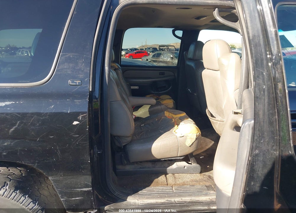 2000 CHEVROLET SUBURBAN 1500 LT VIN: 3GNFK16T5YG199458