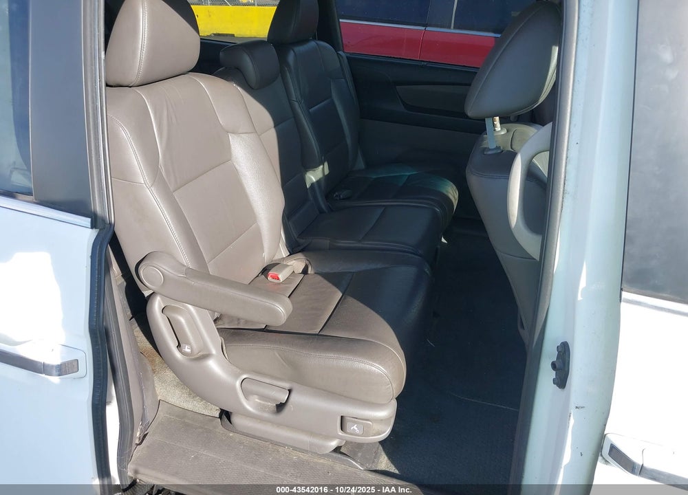 2011 HONDA ODYSSEY EX-L VIN: 5FNRL5H62BB026544