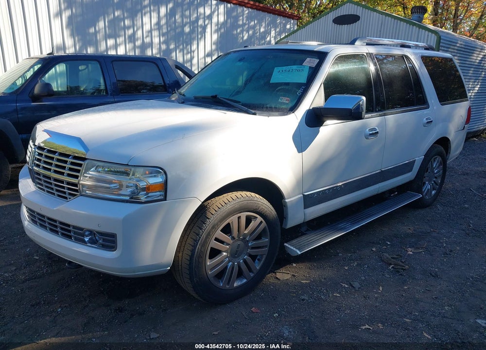 2014 LINCOLN NAVIGATOR VIN: 5LMJJ2H50EEL01402
