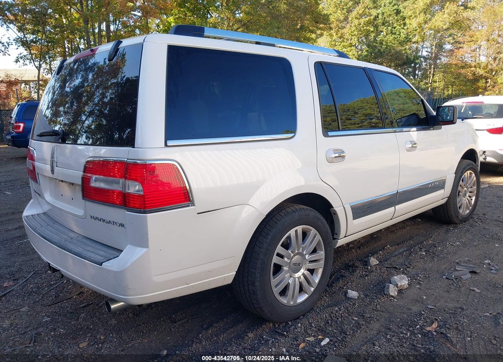2014 LINCOLN NAVIGATOR VIN: 5LMJJ2H50EEL01402