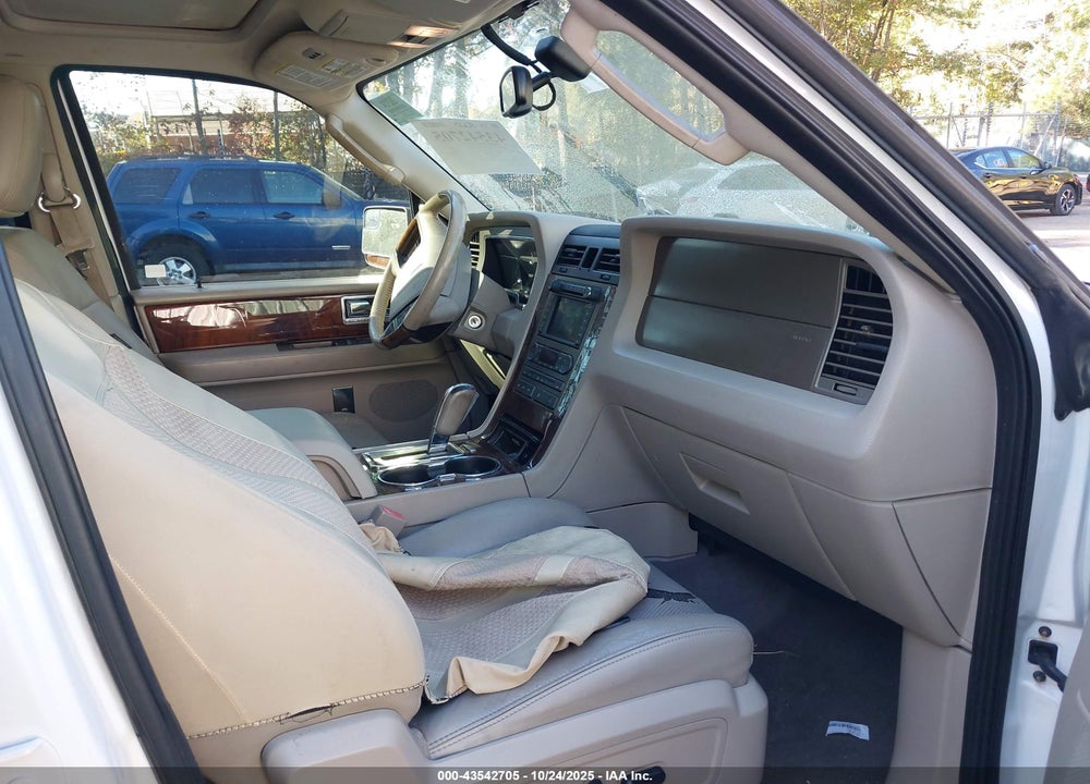 2014 LINCOLN NAVIGATOR VIN: 5LMJJ2H50EEL01402