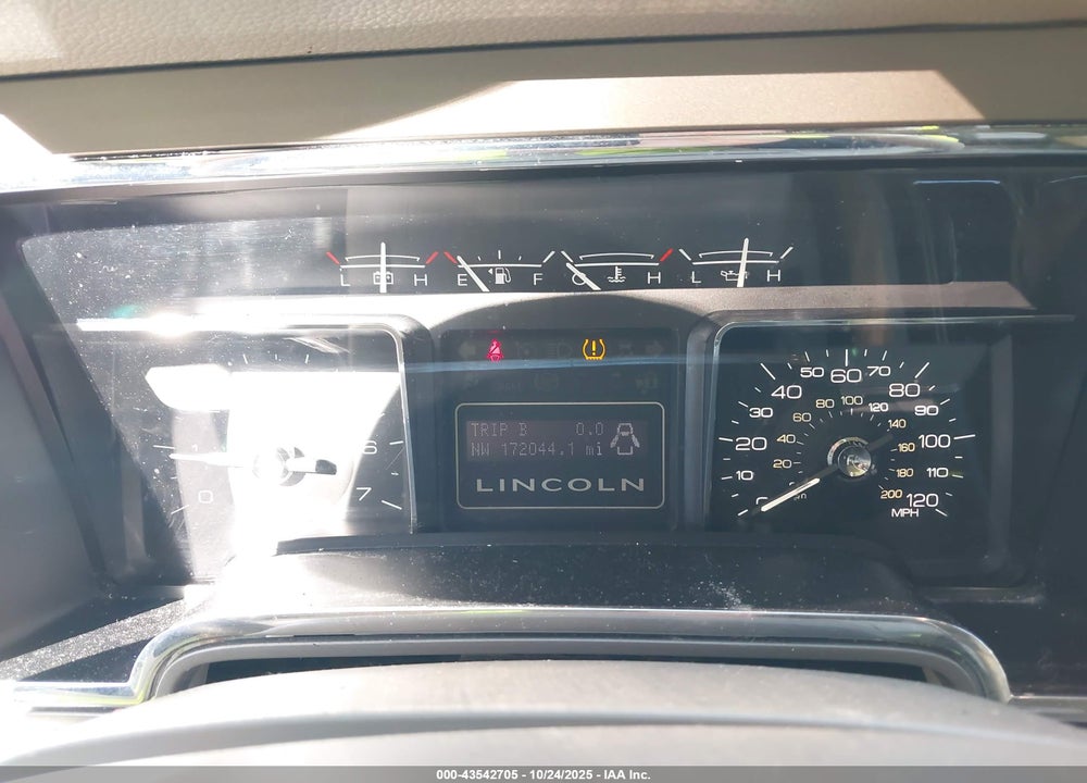 2014 LINCOLN NAVIGATOR VIN: 5LMJJ2H50EEL01402