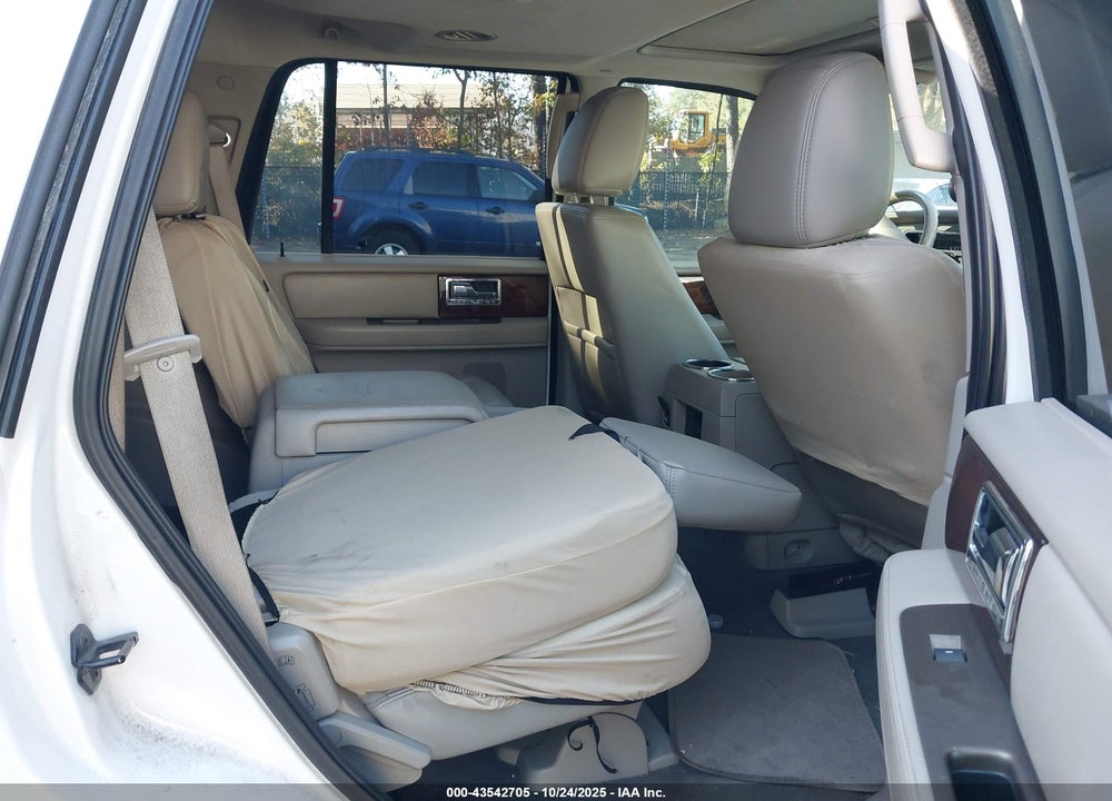 2014 LINCOLN NAVIGATOR VIN: 5LMJJ2H50EEL01402