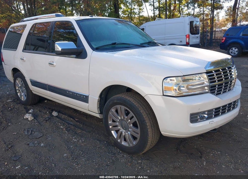 2014 LINCOLN NAVIGATOR VIN: 5LMJJ2H50EEL01402