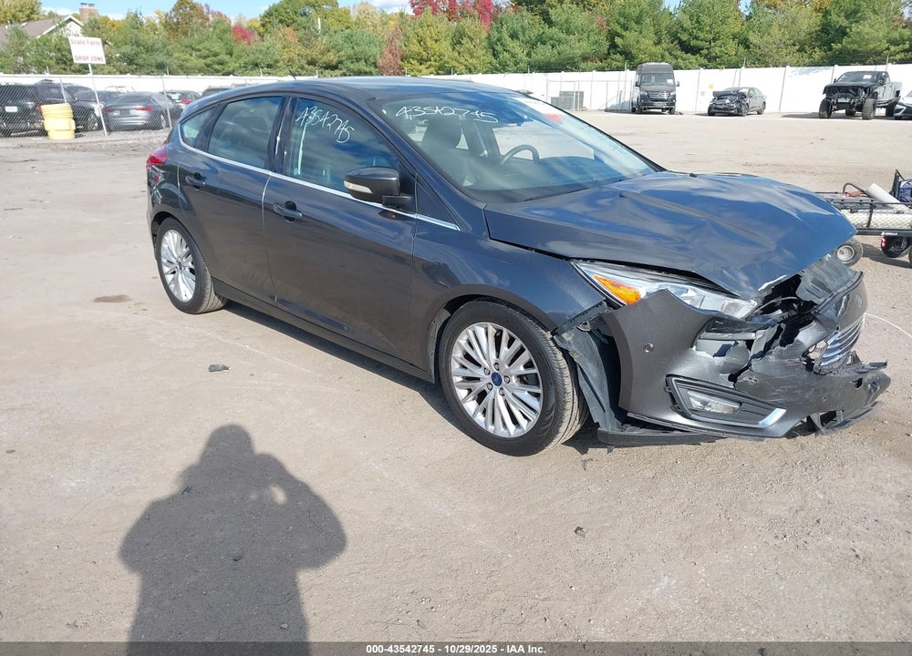 2016 FORD FOCUS TITANIUM VIN: 1FADP3N26GL239589