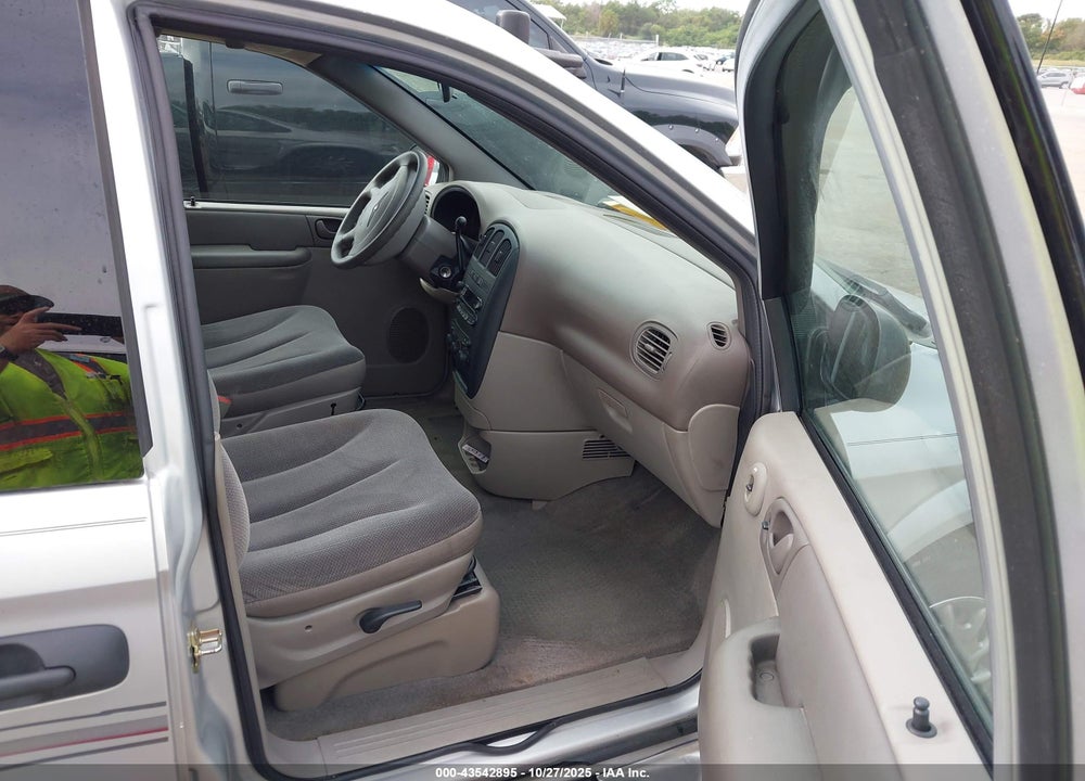 2002 CHRYSLER VOYAGER VIN: 1C4GJ25332B614042