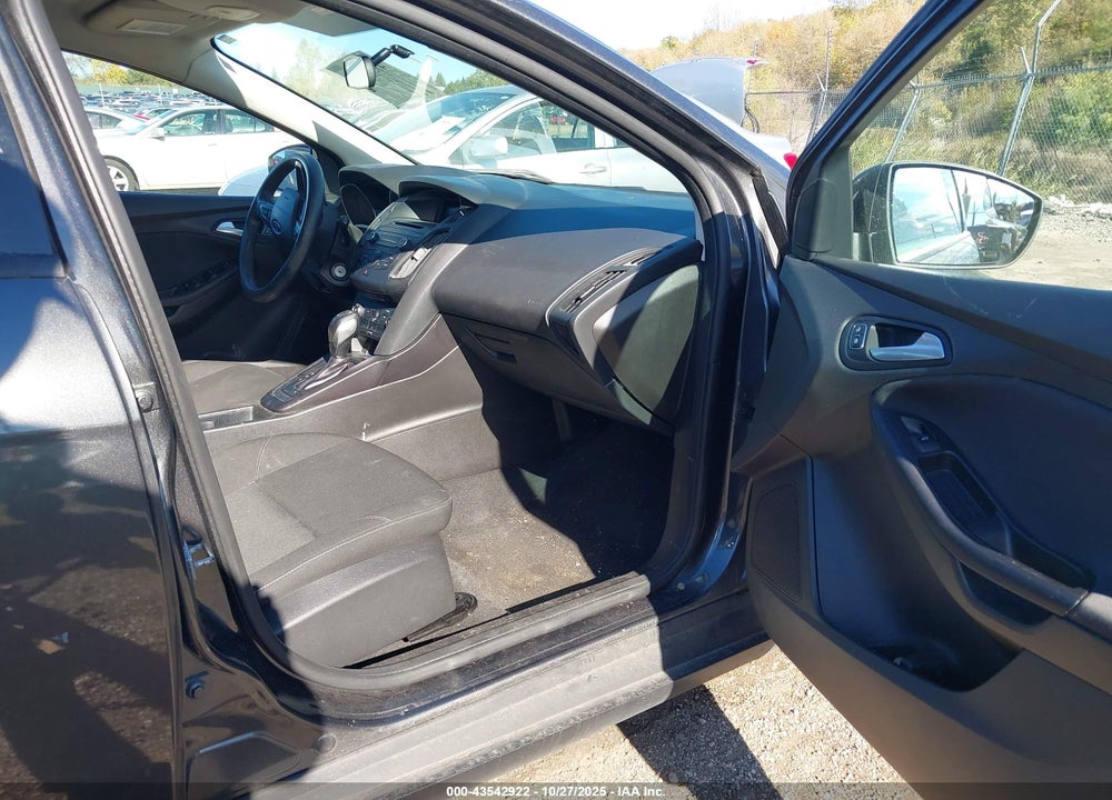 2016 FORD FOCUS VIN: 1FADP3K23GL377515