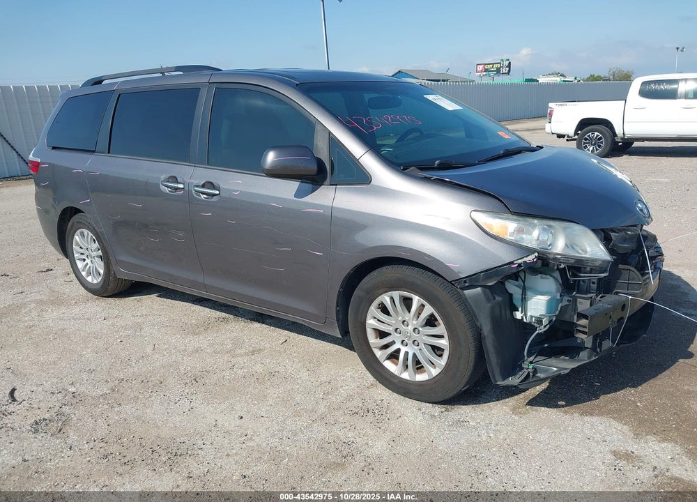 2017 TOYOTA SIENNA XLE 8 PASSENGER VIN: 5TDYZ3DCXHS856655