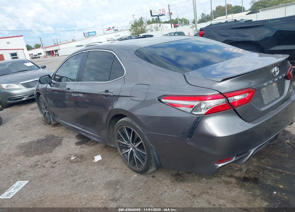 2018 TOYOTA CAMRY SE VIN: 4T1B11HK2JU658149