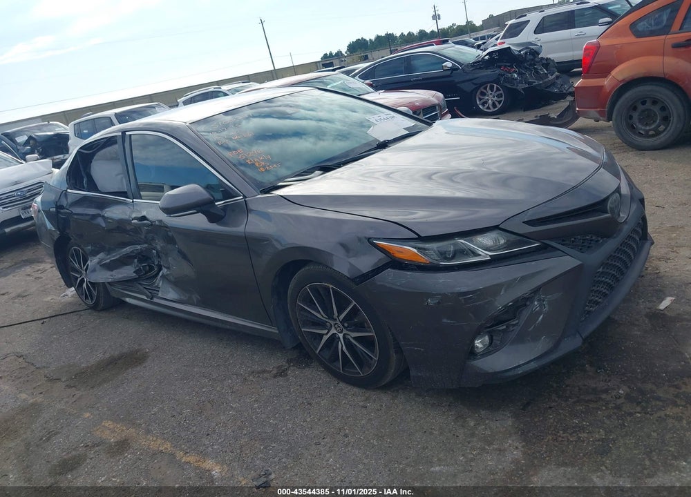 2018 TOYOTA CAMRY SE VIN: 4T1B11HK2JU658149