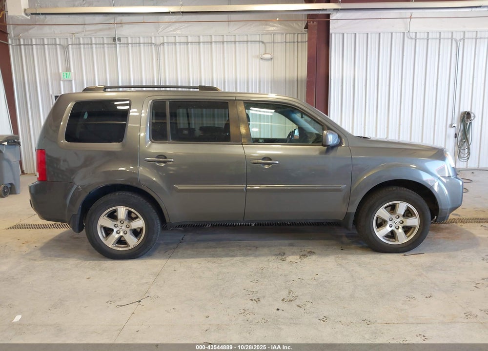 2011 HONDA PILOT VIN: 5FNYF4H56BB092437