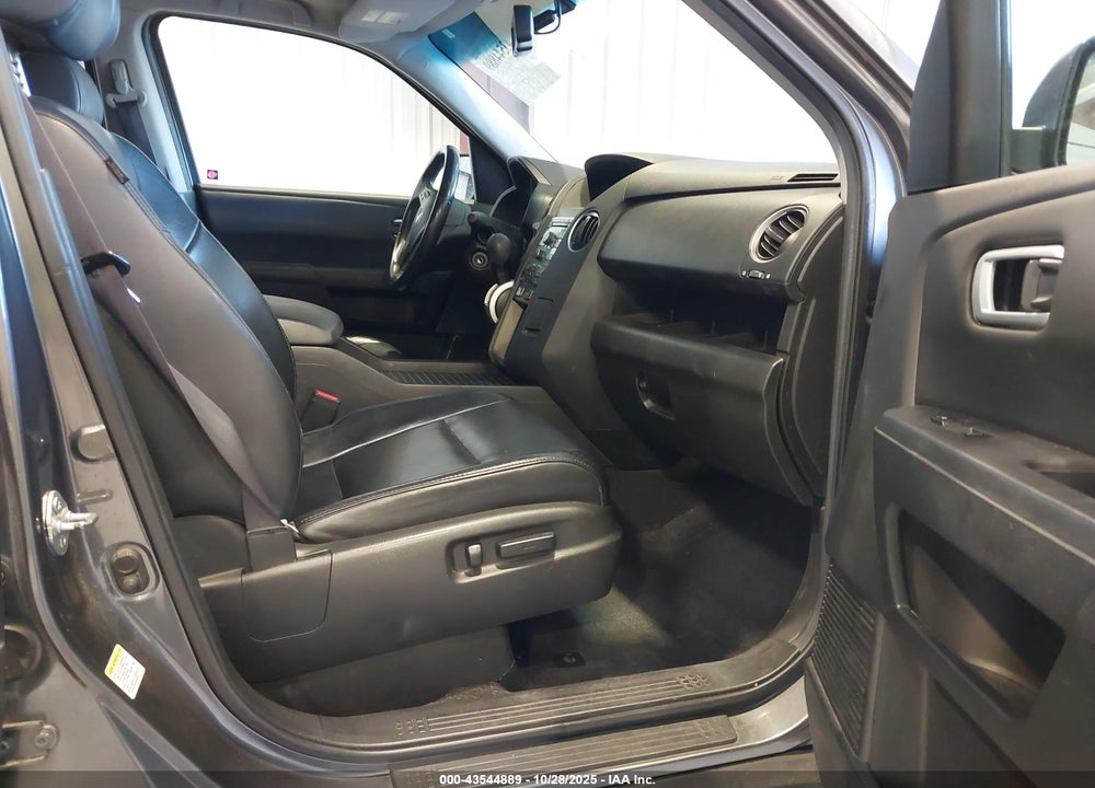 2011 HONDA PILOT VIN: 5FNYF4H56BB092437