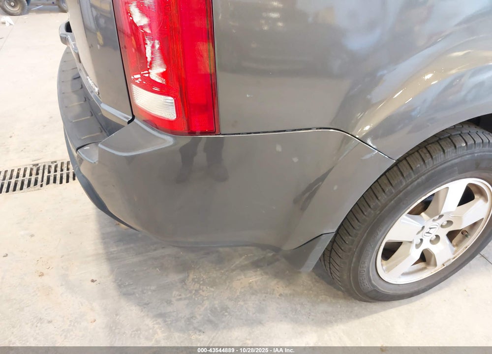 2011 HONDA PILOT VIN: 5FNYF4H56BB092437