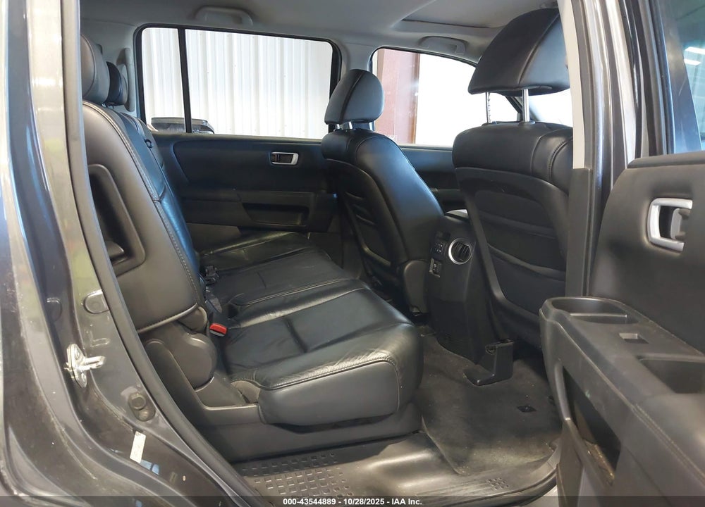 2011 HONDA PILOT VIN: 5FNYF4H56BB092437