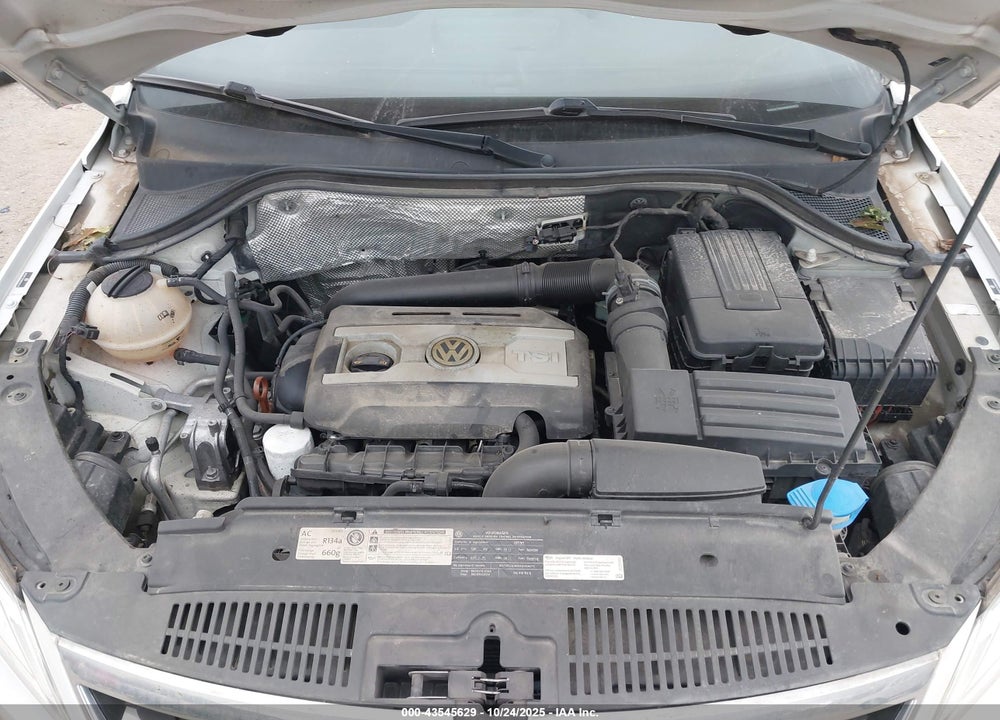 2011 VOLKSWAGEN TIGUAN S VIN: WVGAV7AX4BW560433