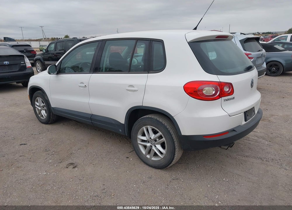 2011 VOLKSWAGEN TIGUAN S VIN: WVGAV7AX4BW560433