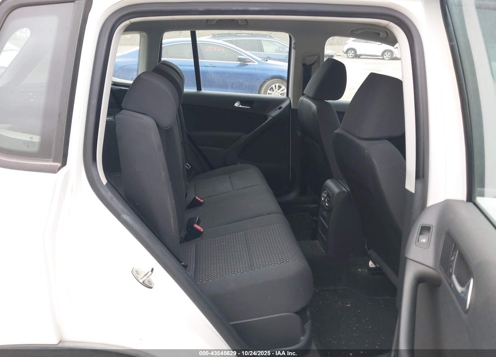 2011 VOLKSWAGEN TIGUAN S VIN: WVGAV7AX4BW560433