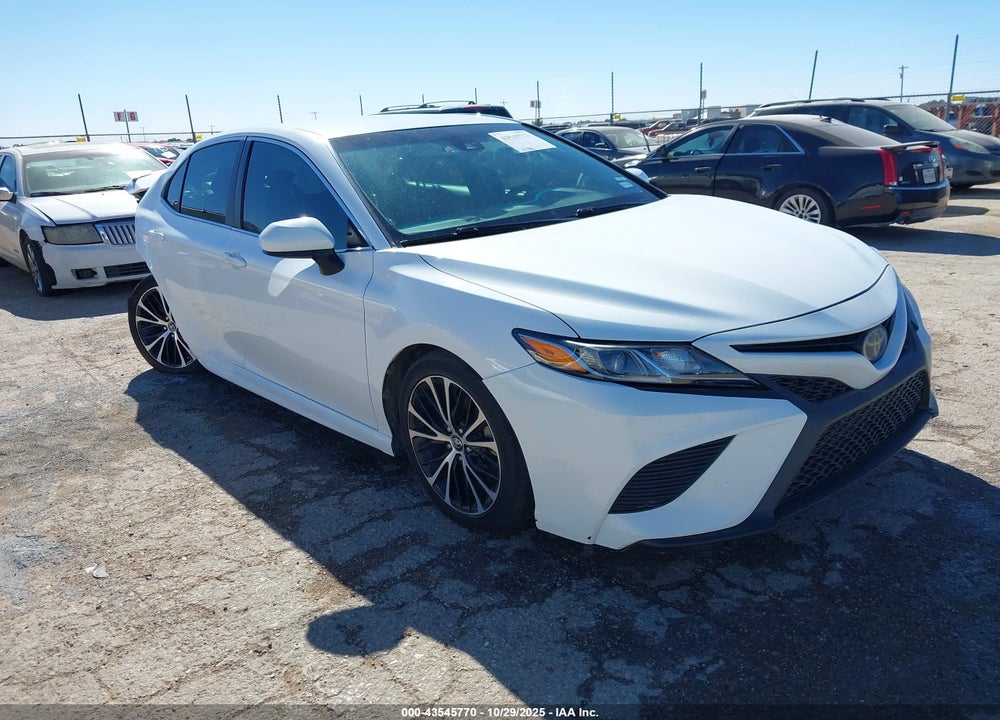 2018 TOYOTA CAMRY SE VIN: 4T1B11HK5JU667203