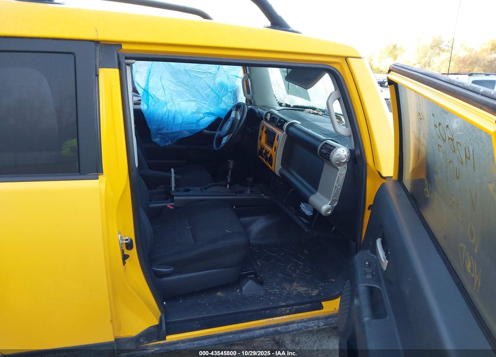 2007 TOYOTA FJ CRUISER VIN: JTEBU11F670074017