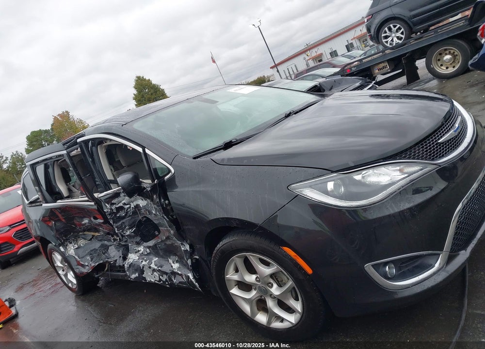 2018 CHRYSLER PACIFICA TOURING PLUS VIN: 2C4RC1FGXJR317171
