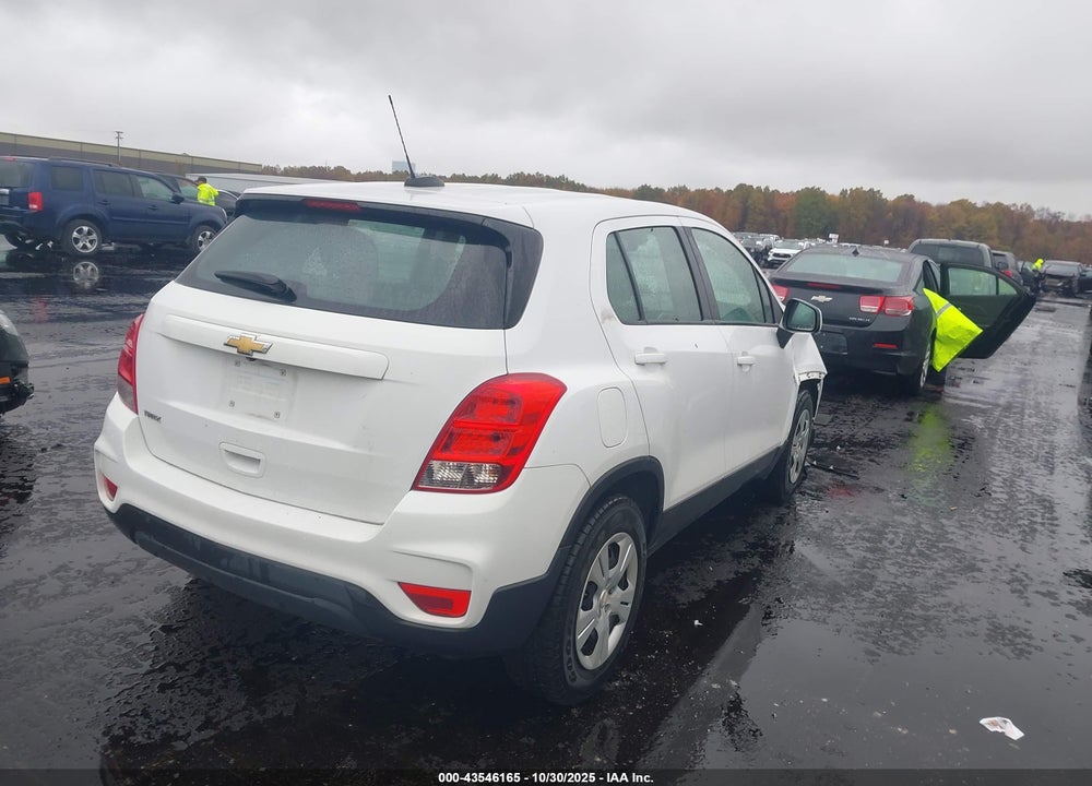 2018 CHEVROLET TRAX LS VIN: KL7CJKSBXJB724415