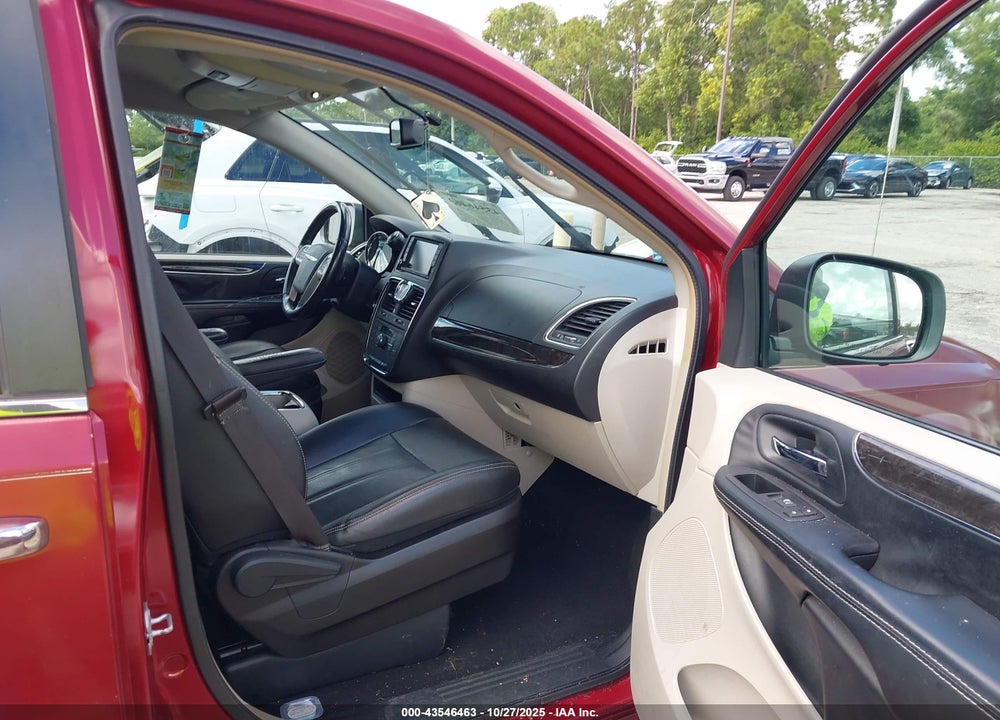 2016 CHRYSLER TOWN & COUNTRY VIN: 2C4RC1BG3GR214155