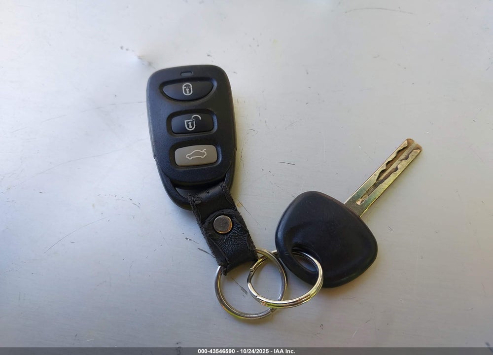 2013 KIA SORENTO LX V6 VIN: 5XYKTDA21DG338594