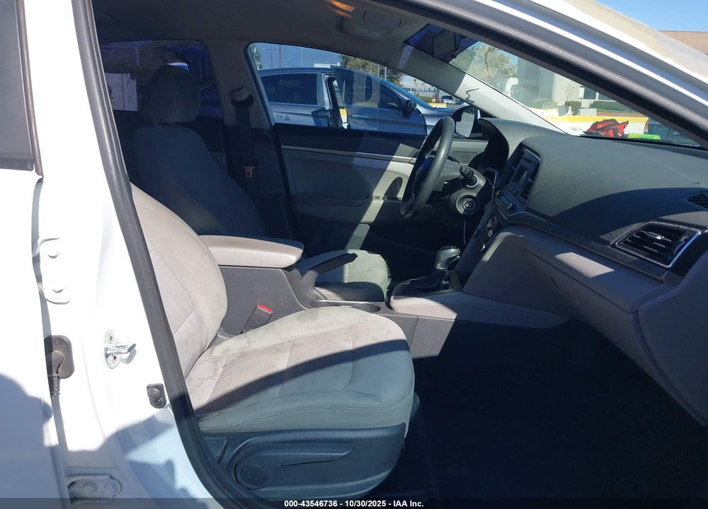 2017 HYUNDAI ELANTRA VIN: 5NPD74LF1HH094554