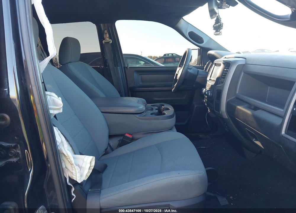 2019 RAM 1500 CLASSIC EXPRESS  4X4 6'4" BOX VIN: 1C6RR7FT5KS580366