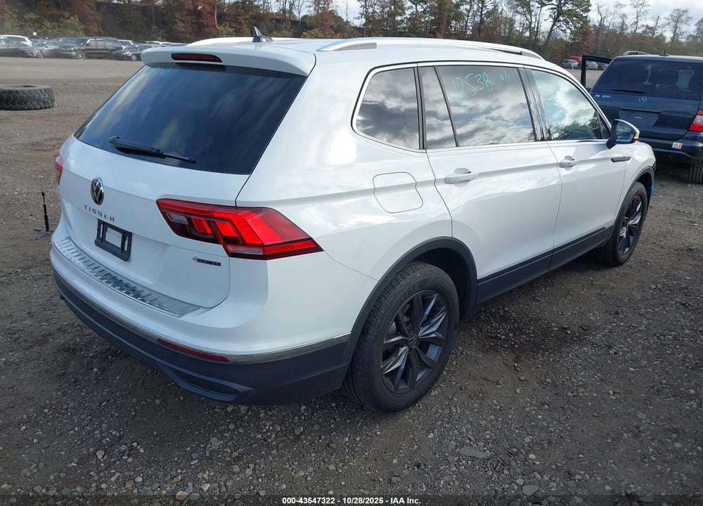 2022 VOLKSWAGEN TIGUAN VIN: 3VV2B7AX8NM139760