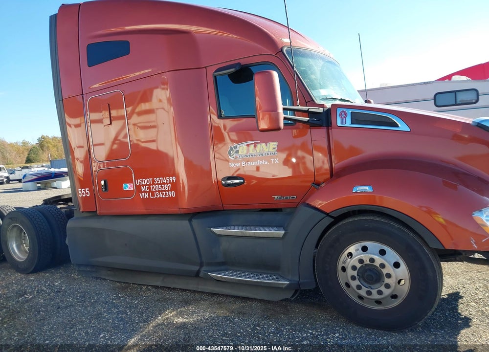 2020 KENWORTH T680 VIN: 1XKYDP9X0LJ342390