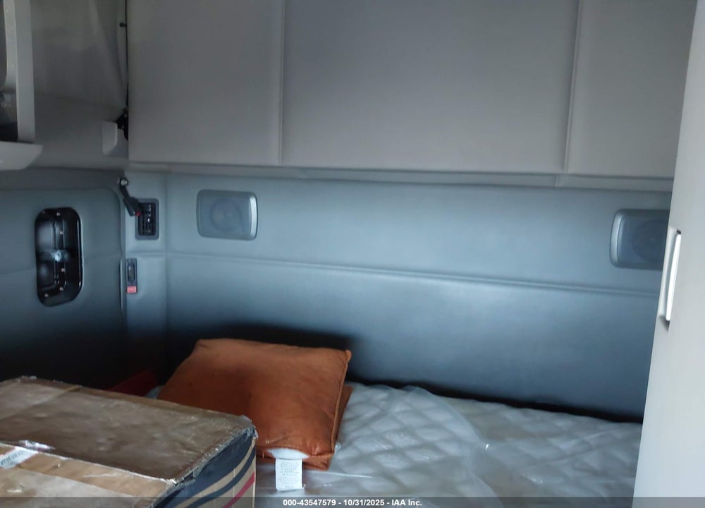 2020 KENWORTH T680 VIN: 1XKYDP9X0LJ342390