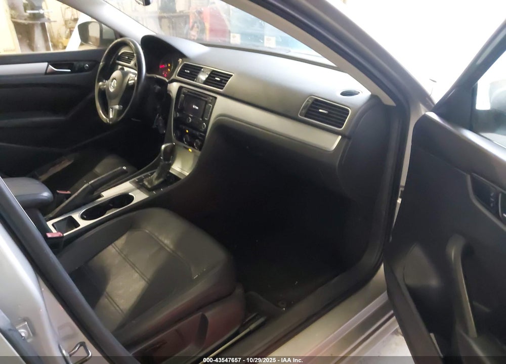 2013 VOLKSWAGEN PASSAT 2.5L SE VIN: 1VWBP7A39DC094256