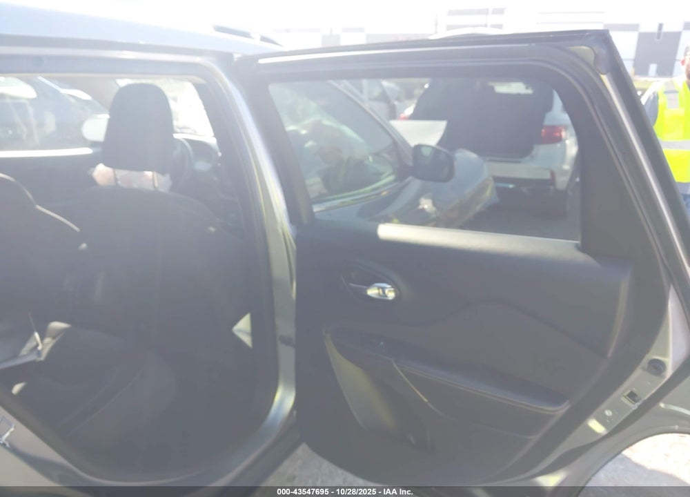 2016 JEEP CHEROKEE LATITUDE VIN: 1C4PJLCB8GW106410