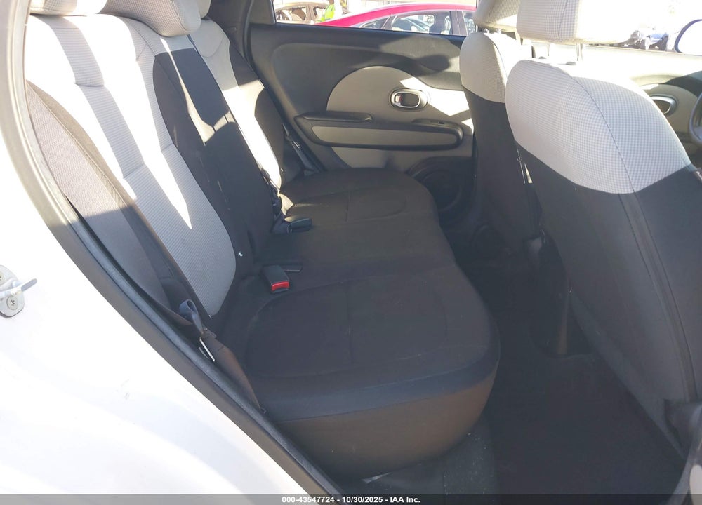 2015 KIA SOUL VIN: KNDJN2A2XF7168150