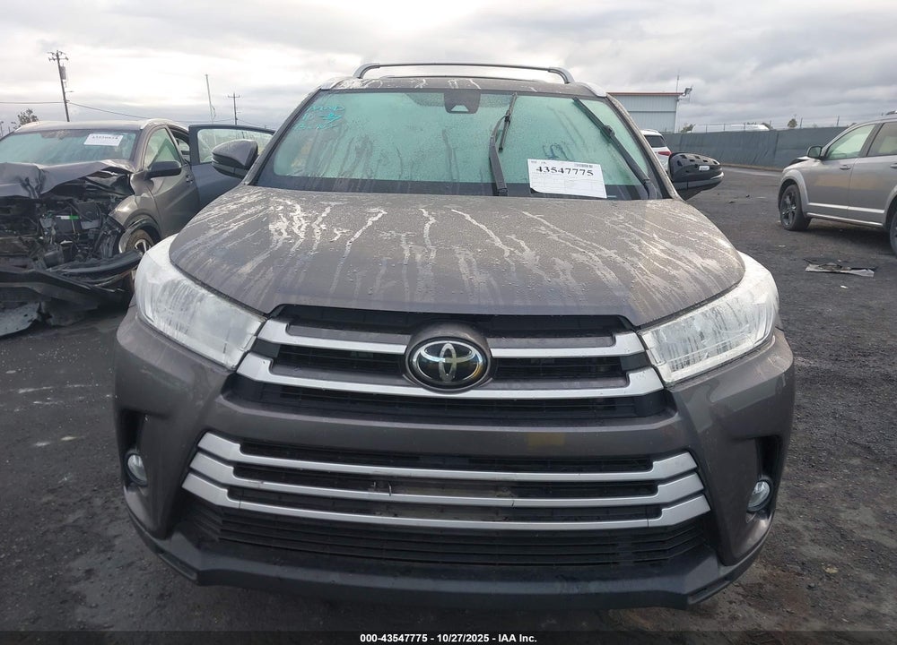 2019 TOYOTA HIGHLANDER XLE VIN: 5TDJZRFH9KS988911