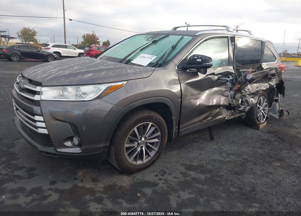2019 TOYOTA HIGHLANDER XLE VIN: 5TDJZRFH9KS988911