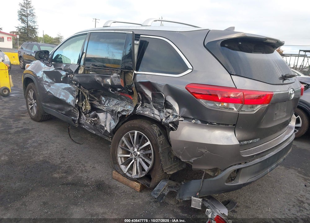 2019 TOYOTA HIGHLANDER XLE VIN: 5TDJZRFH9KS988911