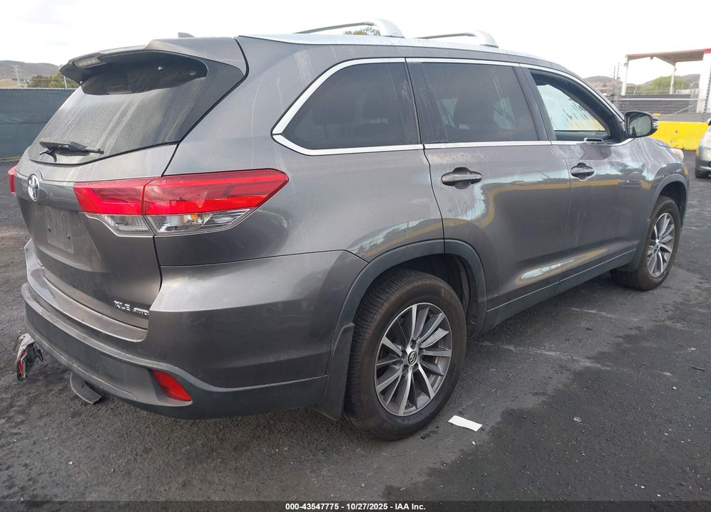 2019 TOYOTA HIGHLANDER XLE VIN: 5TDJZRFH9KS988911