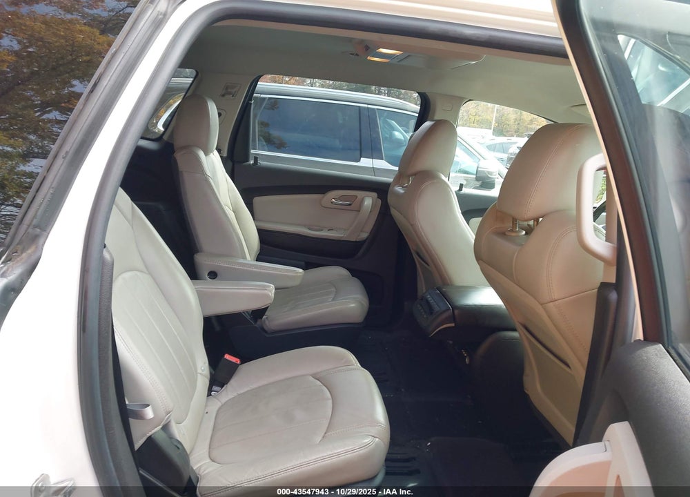 2011 CHEVROLET TRAVERSE VIN: 1GNKVLED0BJ134860