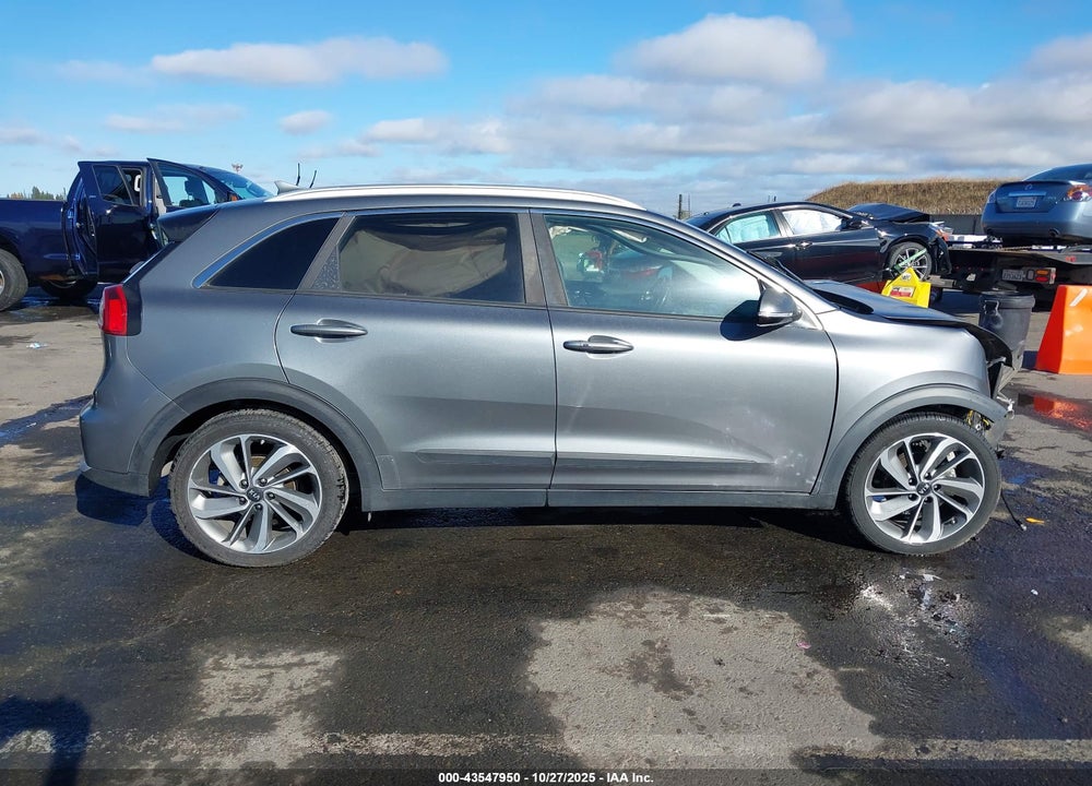 2017 KIA NIRO TOURING VIN: KNDCE3LC5H5081579