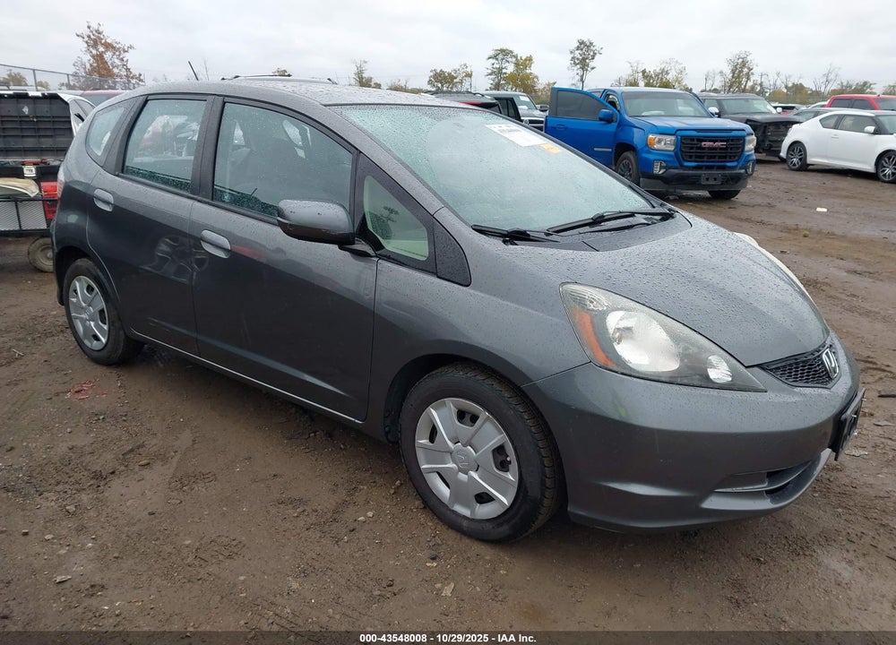 2013 HONDA FIT VIN: JHMGE8H33DC079695