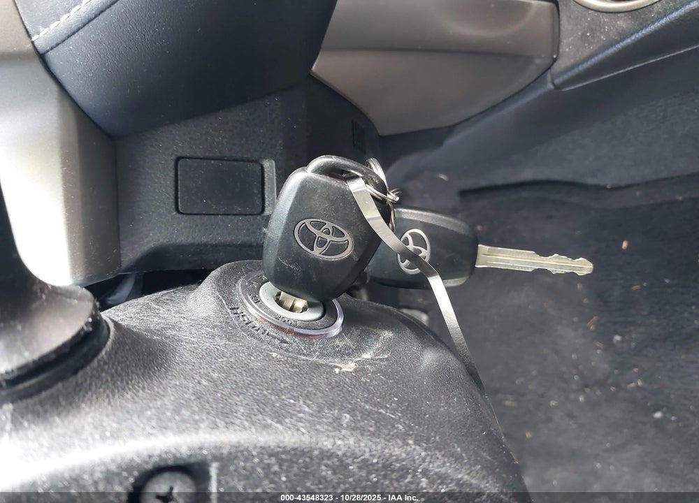 2015 TOYOTA RAV4 XLE VIN: 2T3RFREV0FW364146